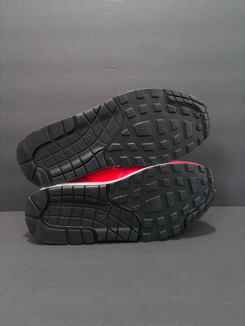 Nike Women’s Air Max 1 SE 8.5 W / 7 M - Bright Crimson - Picture 4 of 14